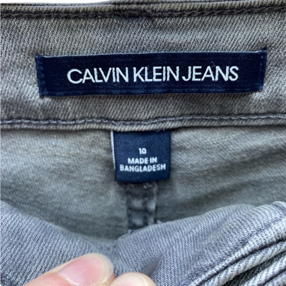 Calvin Klein Mid Rise Bermudas - Picture 3 of 4